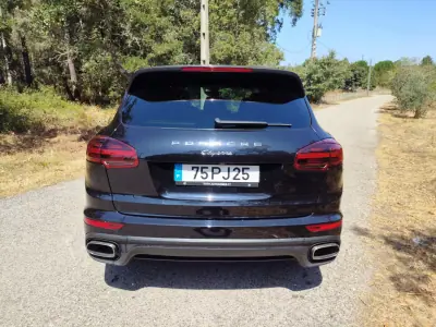 Porsche Cayenne 2015 - 35900 EUR, 206900 km - AUTO.MOTO.pt - 206900km - foto 13 de 27