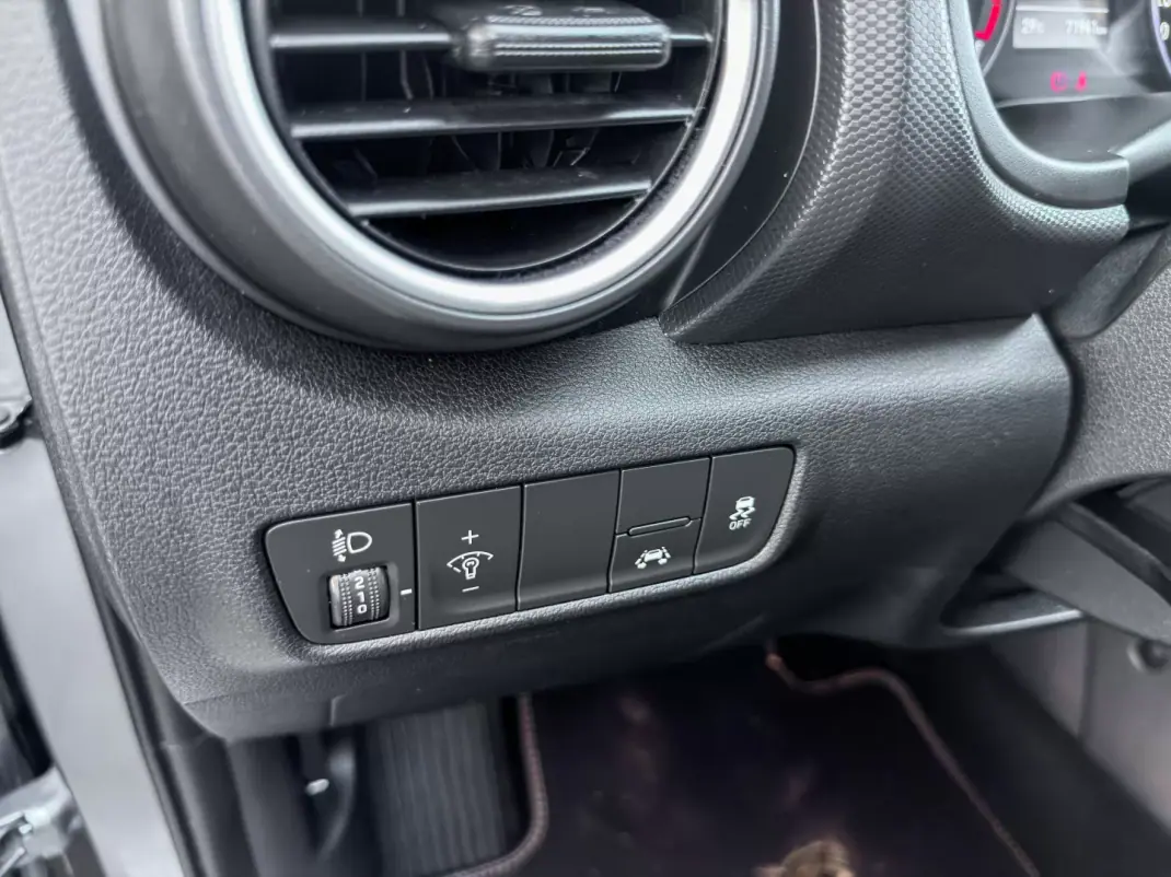 Hyundai Kauai 2018 - 13850 EUR, 71941 km - 71941km - foto 13 de 19
