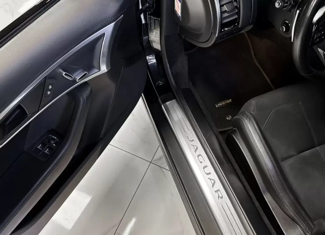 Jaguar F-Type 2021 - 65900 EUR, 49900 km - 49900km - foto 6 de 7