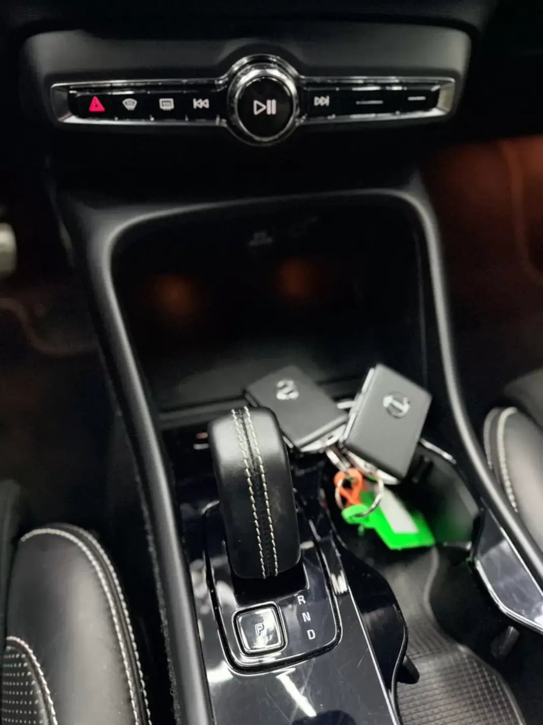 Volvo XC 40 2020 - 25999 EUR, 159000 km - AUTO.MOTO.pt - 159000km - foto 16 de 24
