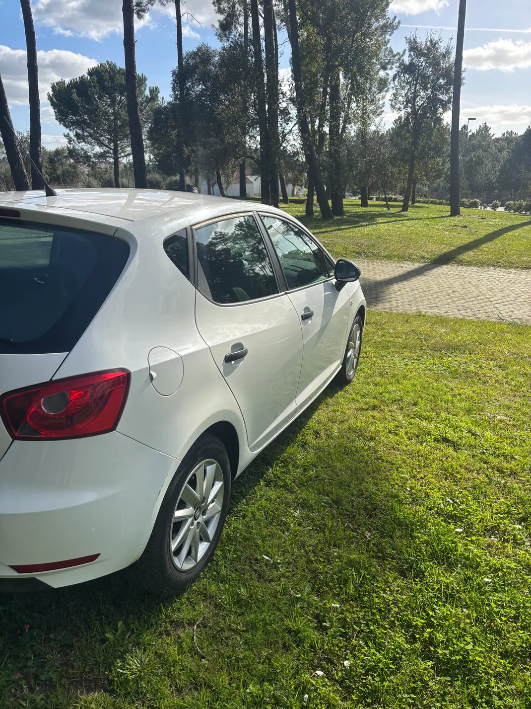 SEAT Ibiza 2016 - 10500 EUR, 104000 km - AUTO.MOTO.pt - 104000km - foto 6 de 9