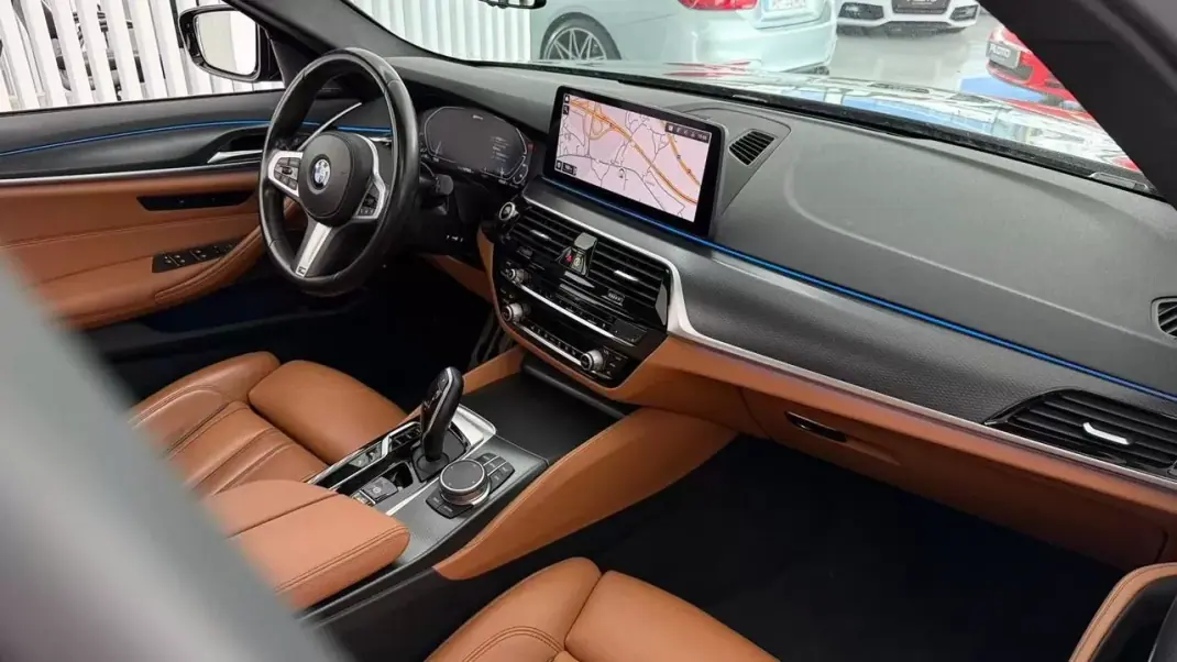 BMW 530e 2022 - 30990 EUR, 141000 km - AUTO.MOTO.pt - 141000km - foto 17 de 42