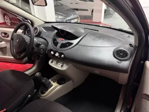 Renault Twingo 2008 - 5250 EUR, 105000 km - AUTO.MOTO.pt - 105000km - foto 26 de 31
