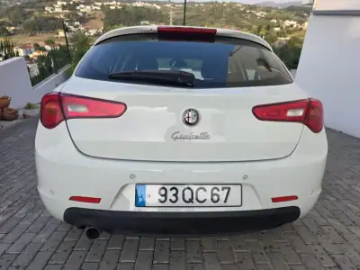 Alfa Romeo Giulietta 2015 - 13500 EUR, 148000 km - AUTO.MOTO.pt - 148000km - foto 23 de 49