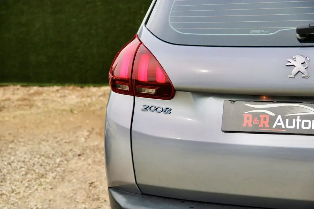 Peugeot 2008 2017 - 12900 EUR, 100000 km - AUTO.MOTO.pt - 100000km - foto 8 de 27