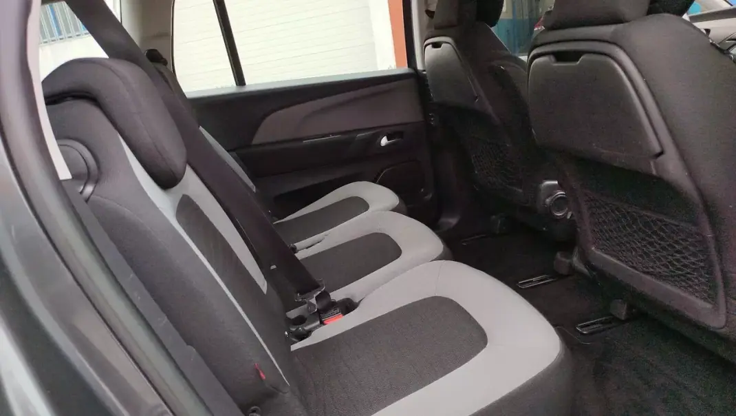 Citroën C4 Grand Picasso 2014 - 10500 EUR, 171000 km - AUTO.MOTO.pt - 171000km - foto 9 de 14