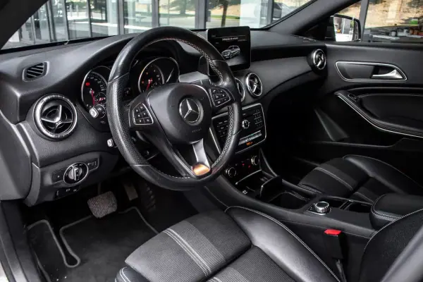 Mercedes-Benz CLA 180 2018 - 19500 EUR, 177901 km - AUTO.MOTO.pt - 177901km - foto 24 de 39