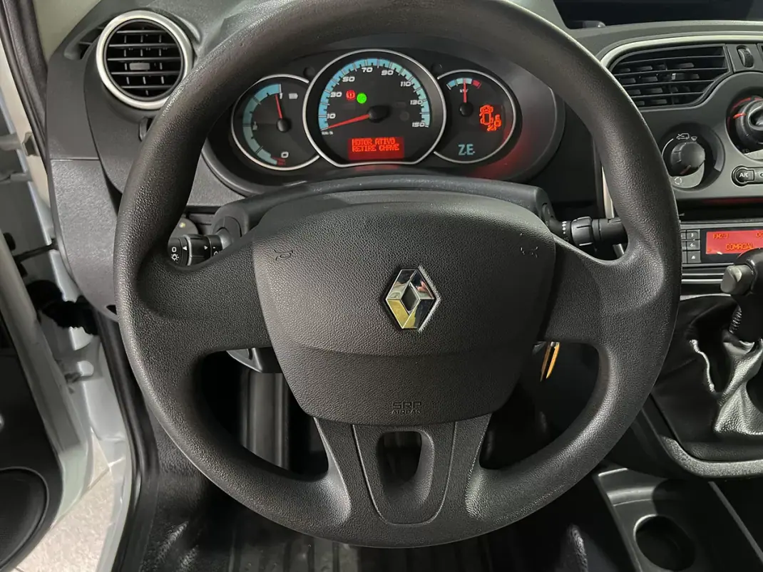 Renault 2021 - 11600 EUR, 110358 km - AUTO.MOTO.pt - 110358km - foto 8 de 20