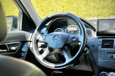 Mercedes-Benz C 200 2010 - 10990 EUR, 290000 km - AUTO.MOTO.pt - 290000km - foto 16 de 24