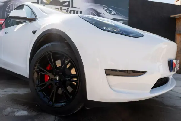 Tesla Model Y 2022 - 36900 EUR, 70000 km - AUTO.MOTO.pt - 70000km - foto 6 de 25