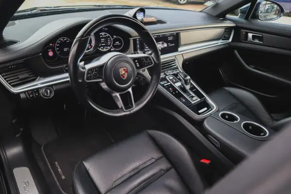 Porsche Panamera Sport Turismo 2019 - 67480 EUR, 97640 km - AUTO.MOTO.pt - 97640km - foto 11 de 71