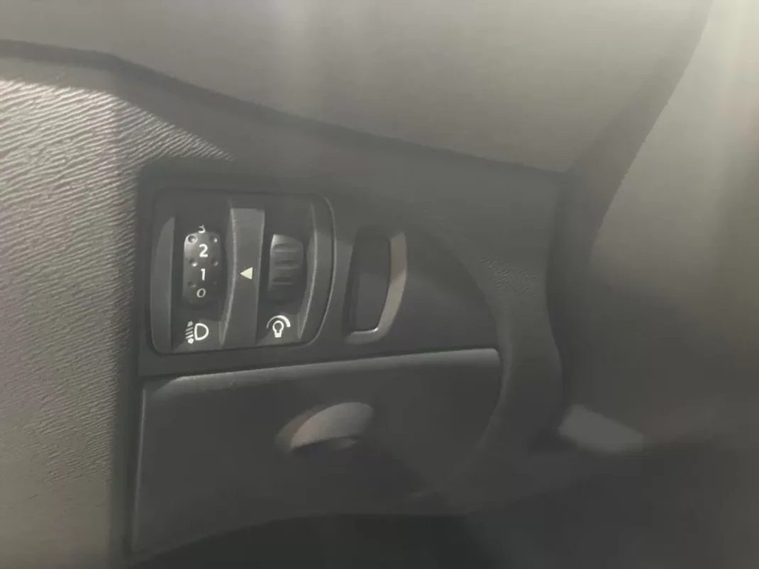 Renault Twingo 2012 - 6499 EUR, 72000 km - AUTO.MOTO.pt - 72000km - foto 26 de 26