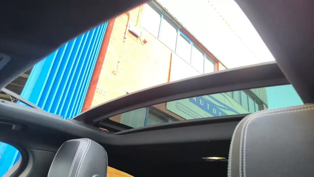 Jaguar XE 2017 - 14900 EUR, 159000 km - 159000km - foto 3 de 24
