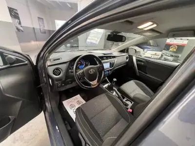 Toyota Auris Touring Sports 2014 - 12250 EUR, 160000 km - AUTO.MOTO.pt - 160000km - foto 6 de 9