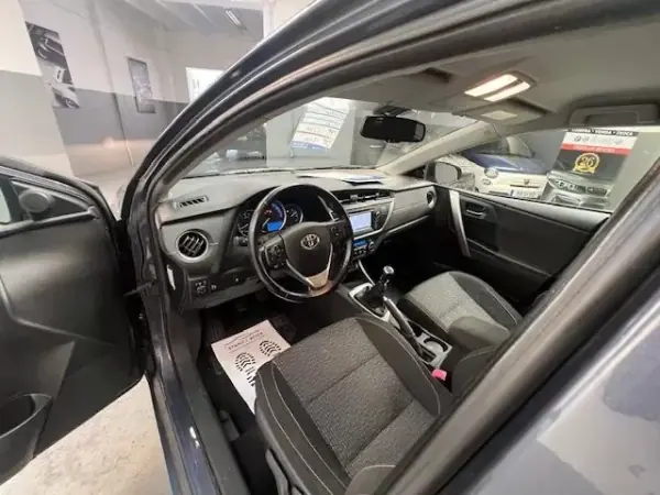 Toyota Auris Touring Sports 2014 - 12250 EUR, 160000 km - AUTO.MOTO.pt - 160000km - foto 6 de 9