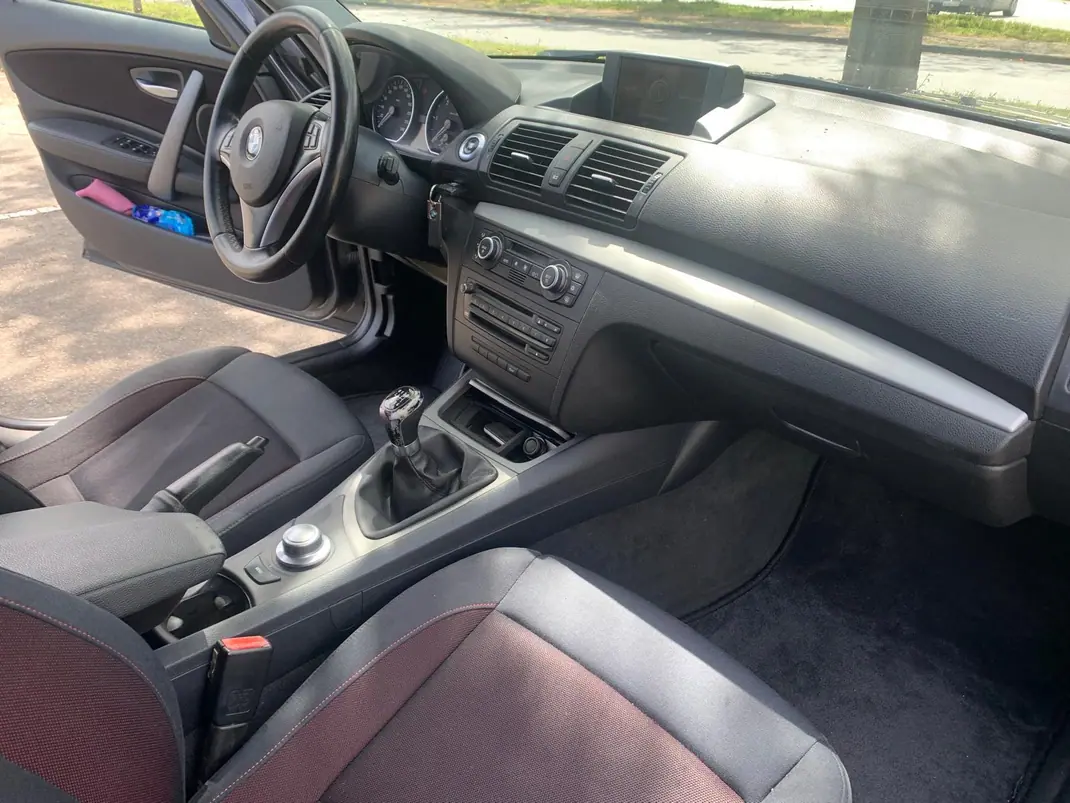 BMW 118 2007 - 5950 EUR, 305000 km - AUTO.MOTO.pt - 305000km - foto 4 de 5