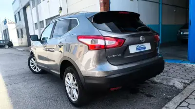 Nissan Qashqai 2015 - 12400 EUR, 173000 km - AUTO.MOTO.pt - 173000km - foto 8 de 22
