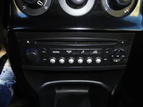 Citroën C3 2014 - 6750 EUR, 105000 km - AUTO.MOTO.pt - 105000km - foto 26 de 31