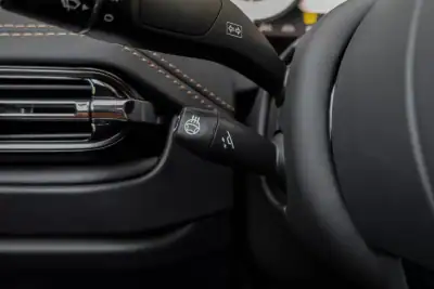 Aston Martin DB12 Coupé 2024 - 300000 EUR, 7650 km - AUTO.MOTO.pt - 7650km - foto 9 de 22