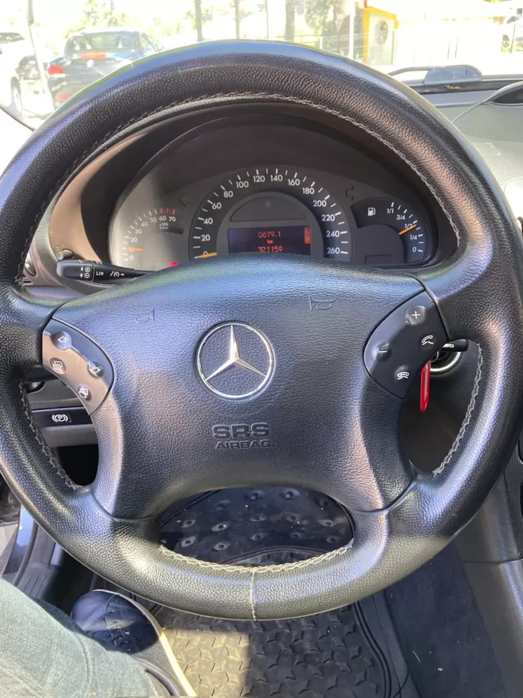 Mercedes-Benz C 180 2003 - 6000 EUR, 321000 km - AUTO.MOTO.pt - 321000km - foto 7 de 17