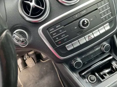 Mercedes-Benz A 180 2017 - 14750 EUR, 189300 km - AUTO.MOTO.pt - 189300km - foto 6 de 7