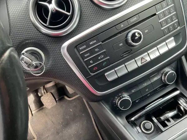 Mercedes-Benz A 180 2017 - 14700 EUR, 189300 km - AUTO.MOTO.pt - 189300km - foto 6 de 7