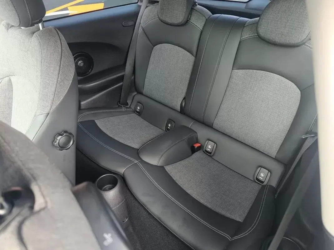 MINI 3 Portas 2016 - 16000 EUR, 232000 km - AUTO.MOTO.pt - 232000km - foto 18 de 46