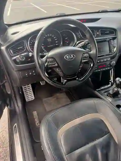 Kia ProCeed 2013 - 7500 EUR, 237000 km - AUTO.MOTO.pt - 237000km - foto 5 de 12