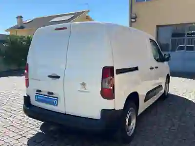 Peugeot Partner 1.6 BlueHdi 100cv Premium 2019 - 14980 EUR, 126882 km - AUTO.MOTO.pt - 126882km - foto 5 de 17