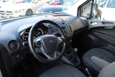 Ford Transit Courier 2020 - 12400 EUR, 140939 km - AUTO.MOTO.pt - 140939km - foto 7 de 15
