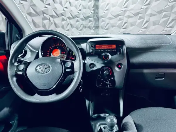 Toyota Aygo 2019 - 10750 EUR, 126299 km - AUTO.MOTO.pt - 126299km - foto 19 de 35