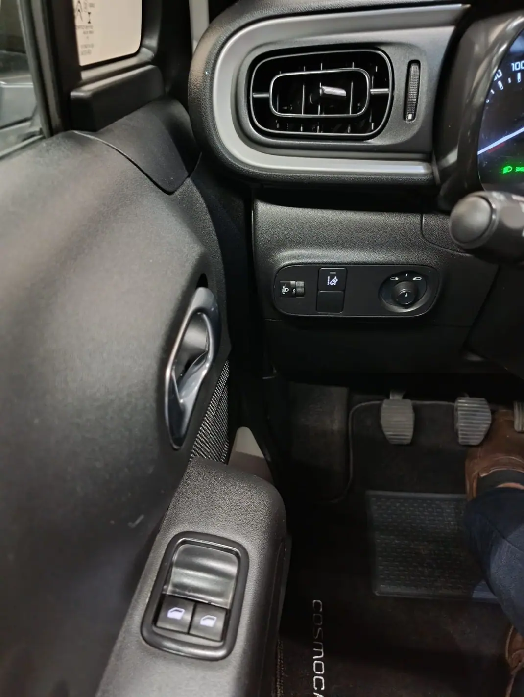 Citroën C3 2019 - 10400 EUR, 82650 km - AUTO.MOTO.pt - 82650km - foto 10 de 13