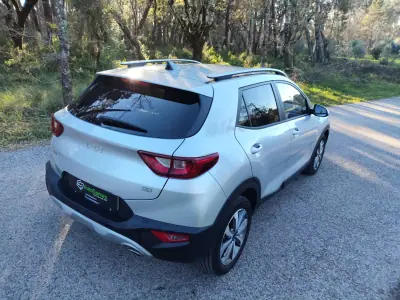 Kia Stonic 2025 - 17250 EUR, 22410 km - AUTO.MOTO.pt - 22410km - foto 14 de 20