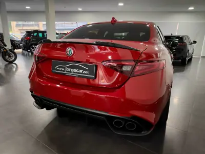 Alfa Romeo Giulia 2018 - 65500 EUR, 53000 km - AUTO.MOTO.pt - 53000km - foto 20 de 37