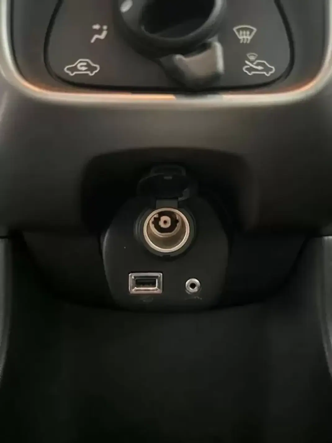 Toyota Aygo 2016 - 6990 EUR, 107121 km - AUTO.MOTO.pt - 107121km - foto 17 de 17