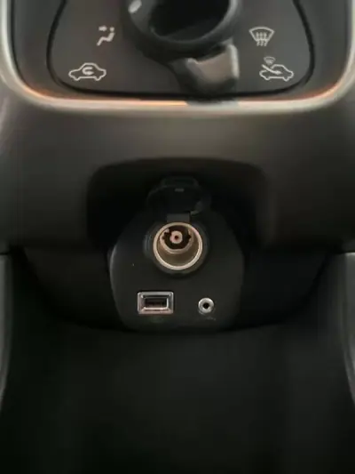 Toyota Aygo 2016 - 6990 EUR, 107121 km - AUTO.MOTO.pt - 107121km - foto 17 de 17