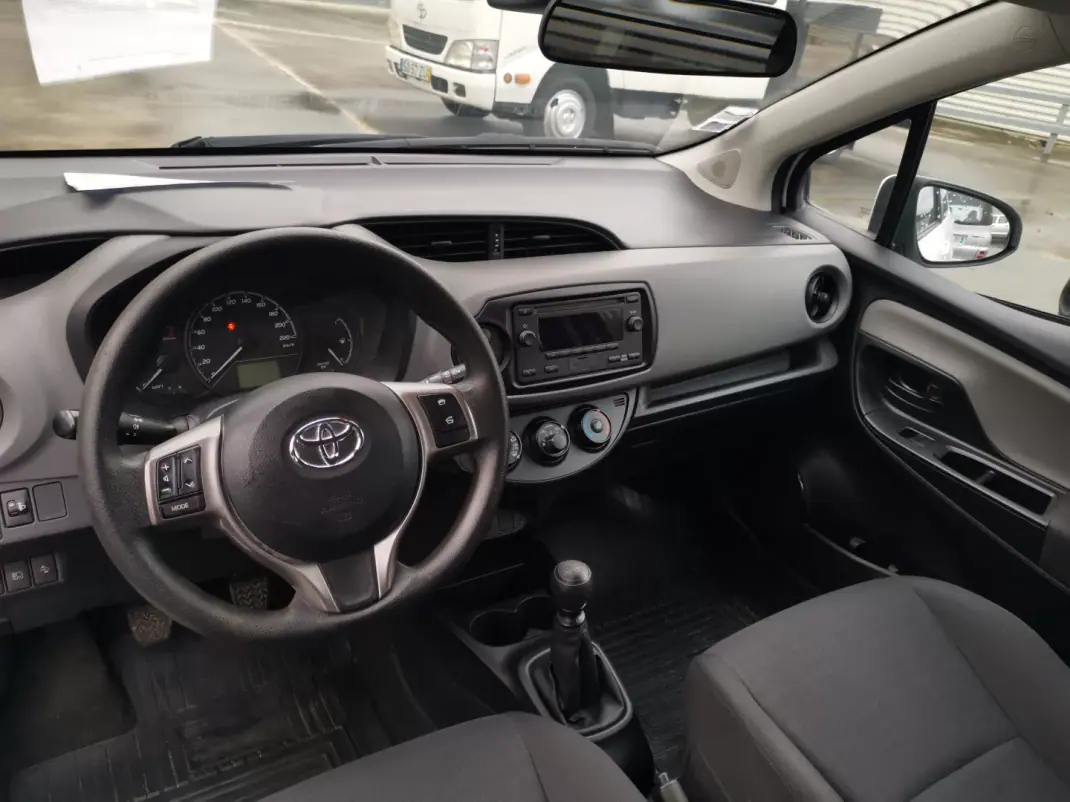 Toyota YARIS BIZZ (NLP 1.0 VVT-i 1.0) 2017 - 11000 EUR, 214000 km - AUTO.MOTO.pt - 214000km - foto 8 de 11