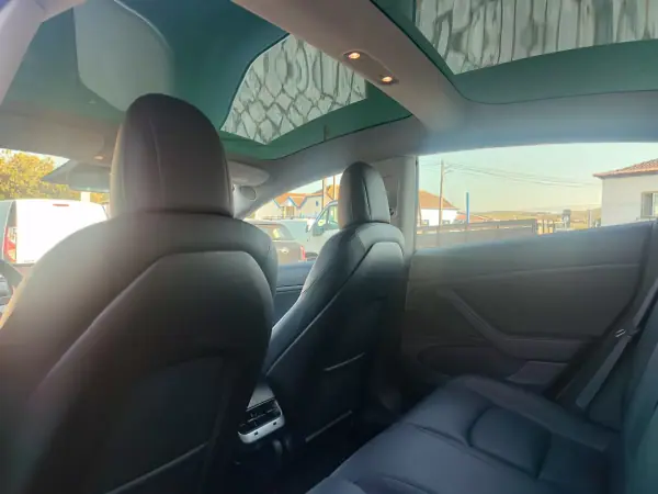 Tesla Model 3 2019 - 22900 EUR, 173000 km - AUTO.MOTO.pt - 173000km - foto 11 de 19