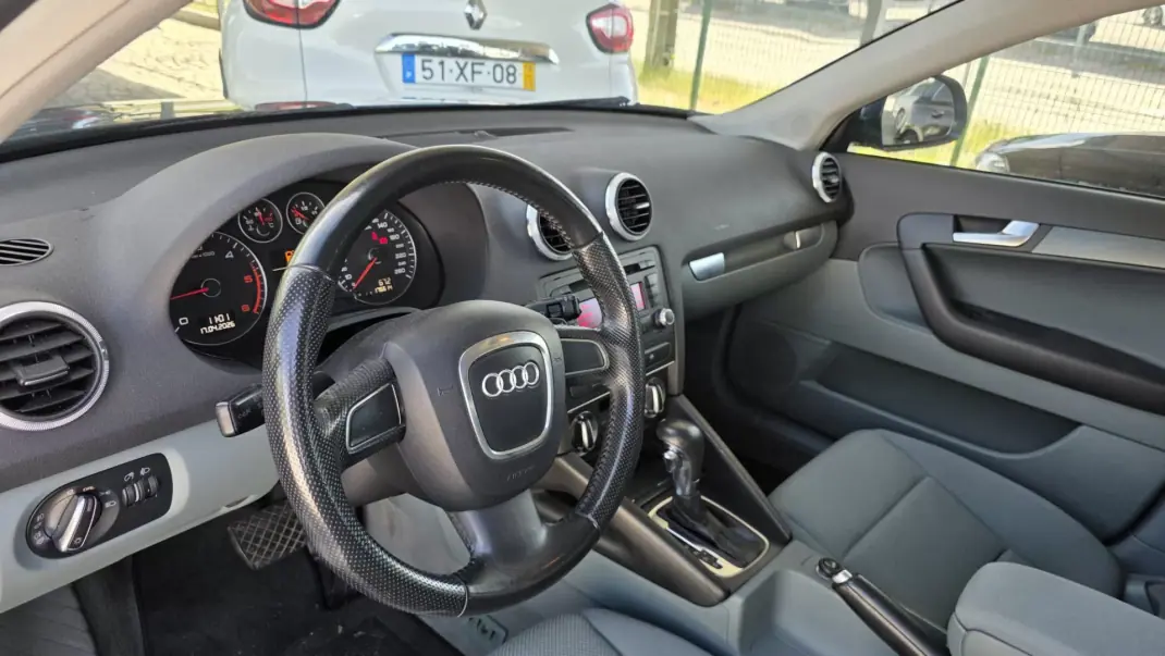 Audi A3 Sportback 2009 - 12990 EUR, 176000 km - AUTO.MOTO.pt - 176000km - foto 16 de 25