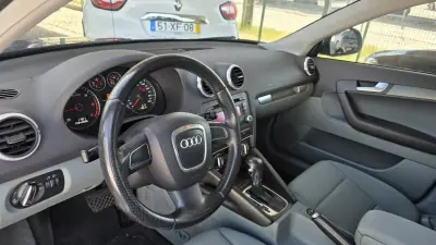 Audi A3 Sportback 2009 - 12990 EUR, 176000 km - AUTO.MOTO.pt - 176000km - foto 16 de 25
