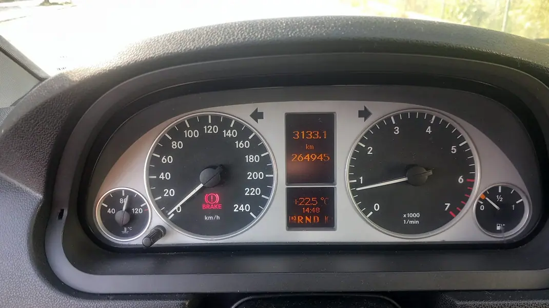 Mercedes-Benz B 160 2011 - 7000 EUR, 265000 km - AUTO.MOTO.pt - 265000km - foto 2 de 5