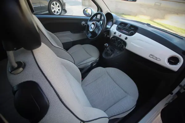 Fiat 500 2013 - 7500 EUR, 171000 km - AUTO.MOTO.pt - 171000km - foto 21 de 26