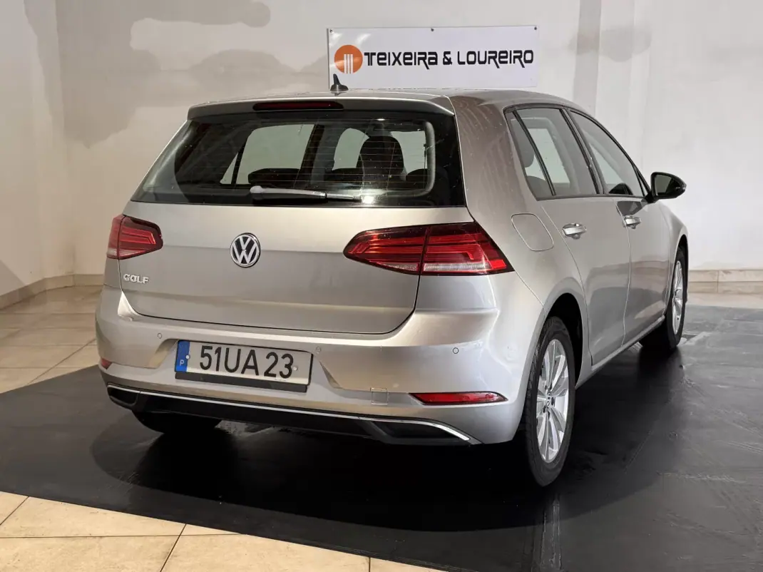 Volkswagen Golf 2017 - 14500 EUR, 123332 km - AUTO.MOTO.pt - 123332km - foto 5 de 26