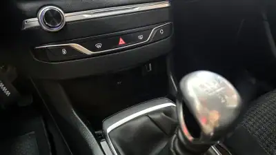 Peugeot 308 SW 2018 - 12650 EUR, 133760 km - AUTO.MOTO.pt - 133760km - foto 39 de 60