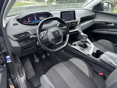 Peugeot 5008 2018 - 14900 EUR, 140000 km - AUTO.MOTO.pt - 140000km - foto 28 de 52