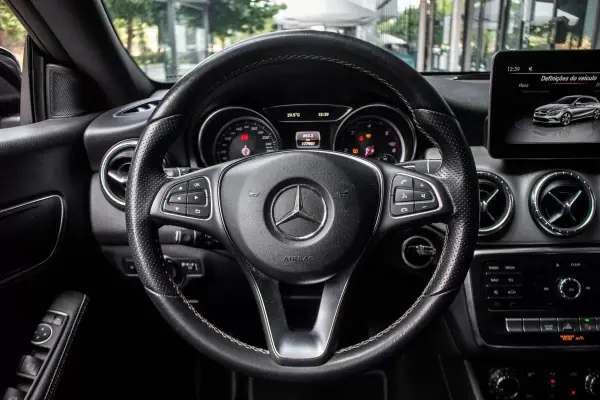 Mercedes-Benz CLA 180 2018 - 19500 EUR, 177901 km - AUTO.MOTO.pt - 177901km - foto 13 de 39