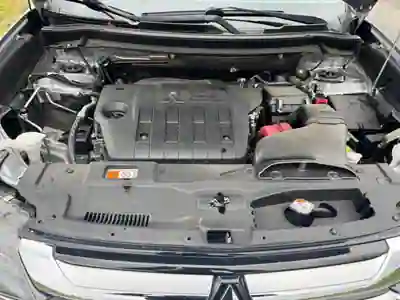 Mitsubishi Outlander 2017 - 15750 EUR, 185000 km - AUTO.MOTO.pt - 185000km - foto 11 de 15