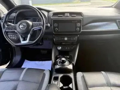 Nissan Leaf 2018 - 13999 EUR, 69000 km - AUTO.MOTO.pt - 69000km - foto 18 de 30