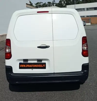 Opel Combo 2021 - 13500 EUR, 82000 km - AUTO.MOTO.pt - 82000km - foto 8 de 20