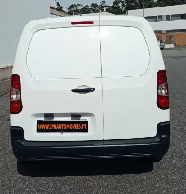 Opel Combo 2021 - 13500 EUR, 82000 km - AUTO.MOTO.pt - 82000km - foto 8 de 20